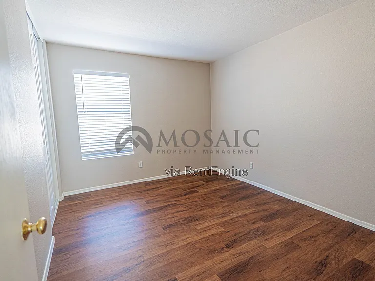 1158 E Silversmith Trl — Photo 5