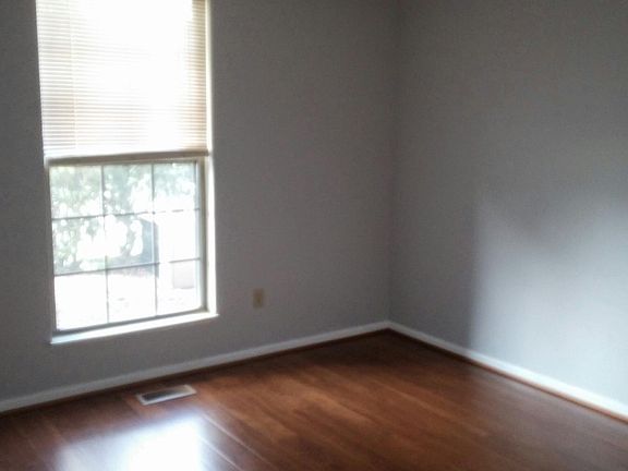 5th image of 212 Oakbrooke Dr Unit 6