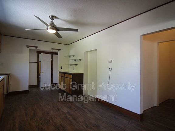3rd image of 380 Hill St