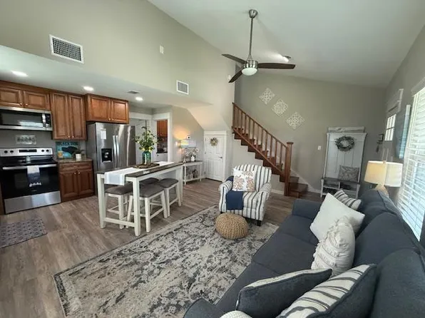 129 Palmetto Point Rd, Rockport, TX 78382