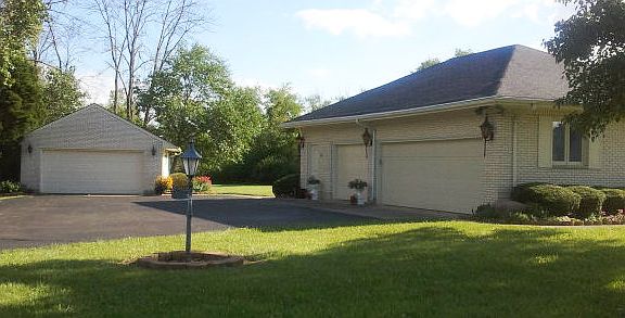 3 car & 2 car garage views