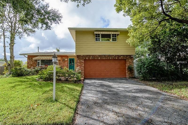 Well Designed 3/2/2 Block Home in Quiet Established Neighborhood, Conveniently Located off Hwy 19 N & East Bay Drive - Minutes from the Beautiful Beaches of Florida's Central West Coast!