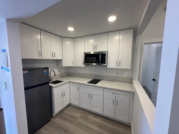 811 Earth Dr, Vista, CA
