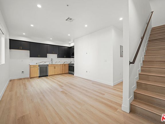 2nd image of 4202 Willimet St