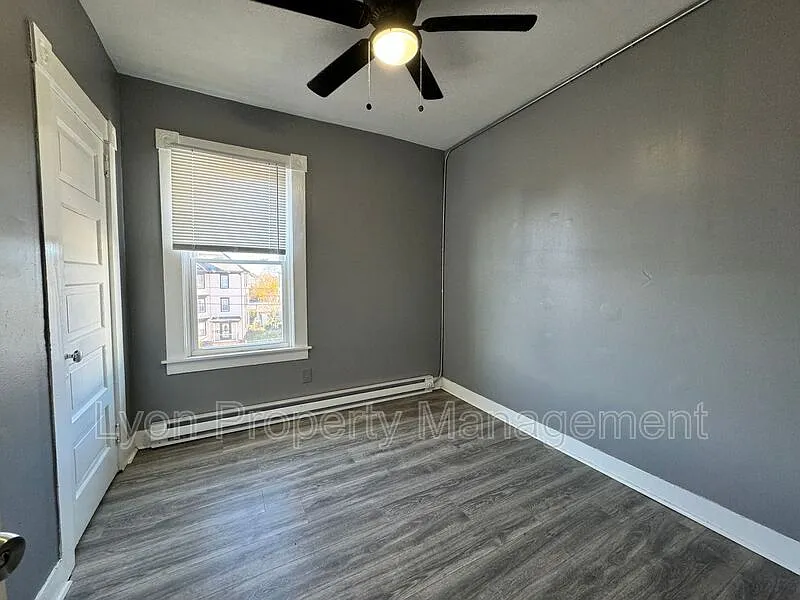 2 bed, 1.0 bath, $1,350 — Photo 3