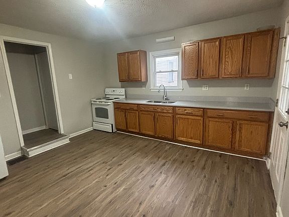 5th image of 1423 Lillian Ave
