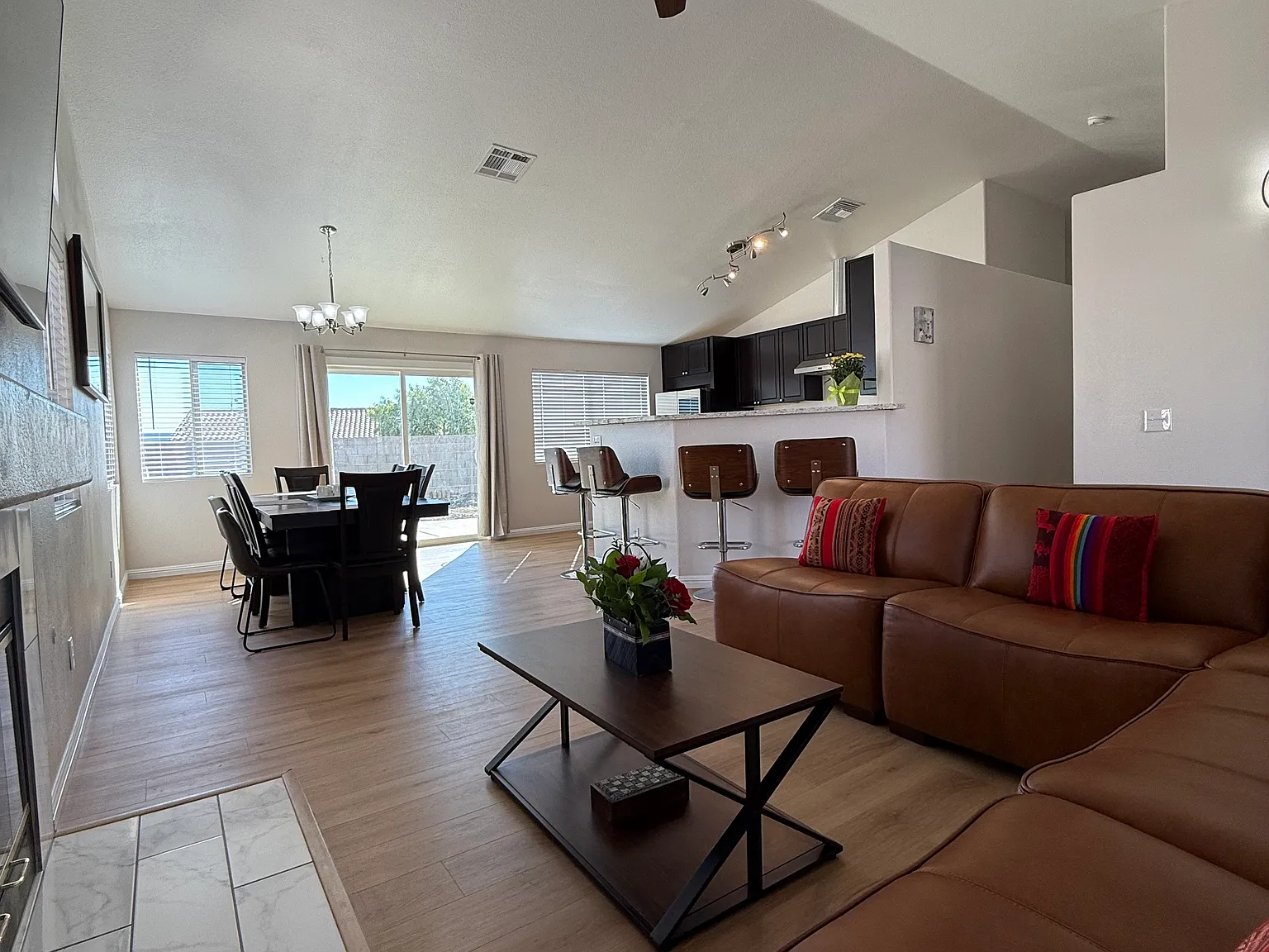 3 bed, 1468 sqft, $3,900 — Photo 1