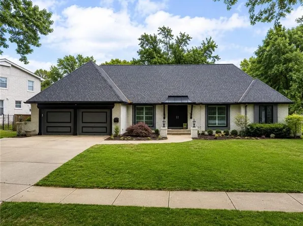 9029 Rosewood Dr, Prairie Village, KS 66207