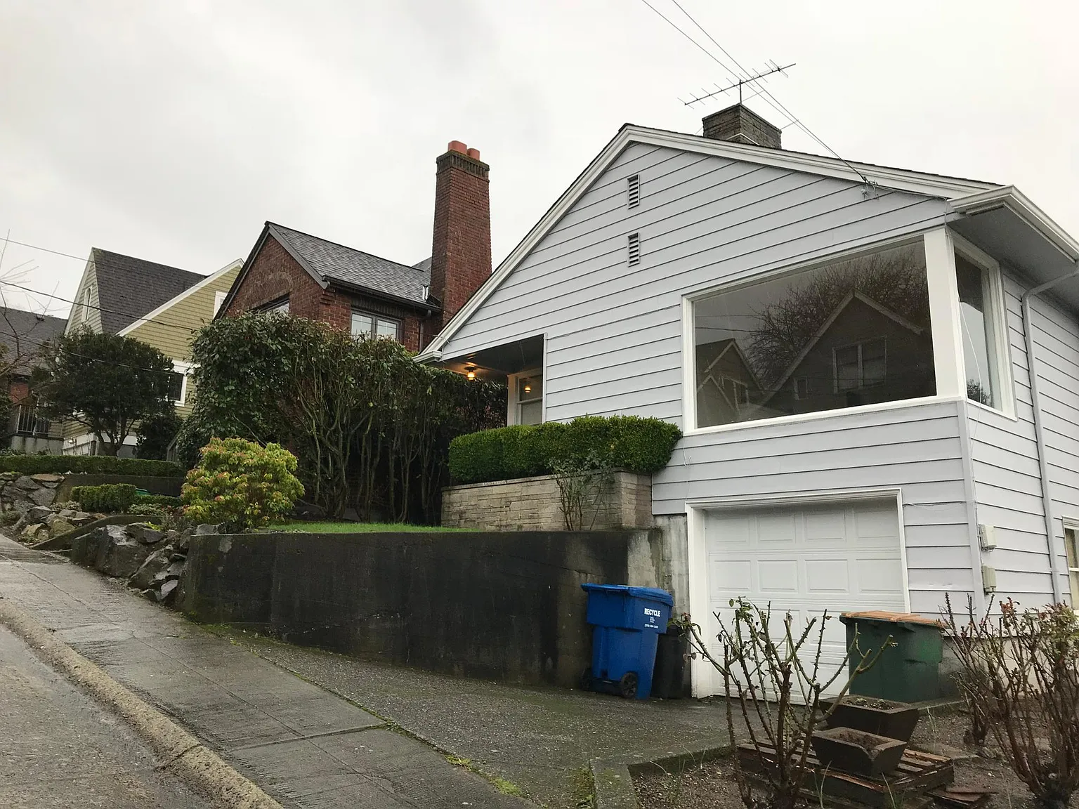 2 bed, 1.5 bath, 2500 sqft, $4,000 — Photo 2