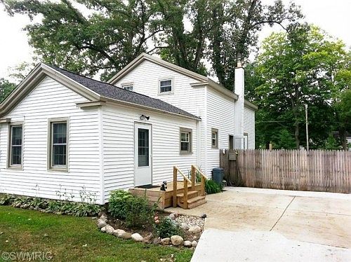 3rd image of 70 Grove St