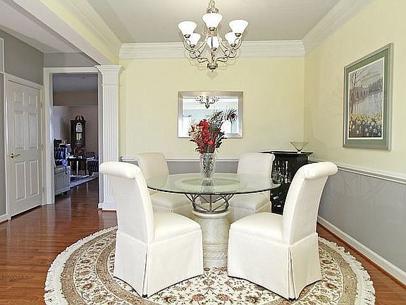 Features Crown Molding