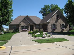 800 Rustic View Ct, Eldridge, IA 52748