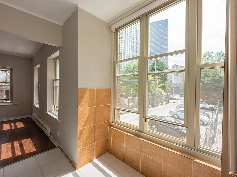 5511 n Kenmore — Photo 10