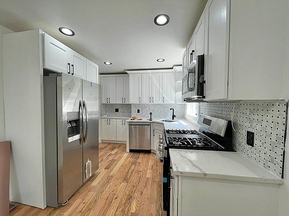 4th image of 3108 Grace Ave #1