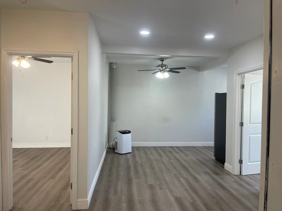 Building Photo - 7450 Byron Ave #5