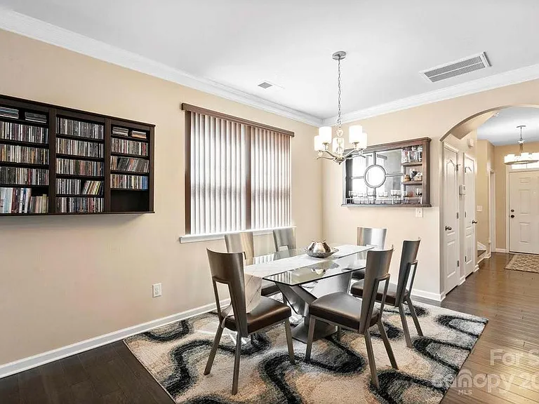5009 Mockernut Ln — Photo 11