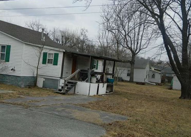 2nd image of 1034 Walnut St