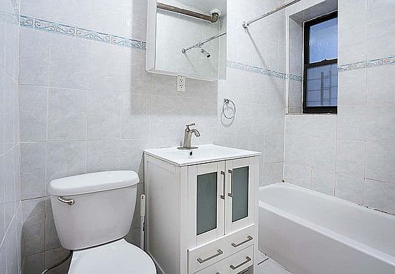5th image of 145 Edgecombe Ave APT A1