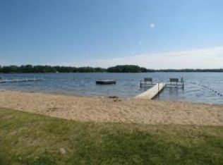 W353N6010 Bayshore Cir, Oconomowoc, WI 53066