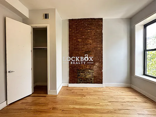 Rented by Lockbox Realty | media 15