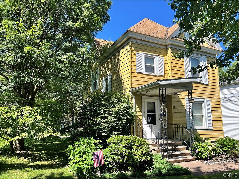 1st image of 105 E Heman St