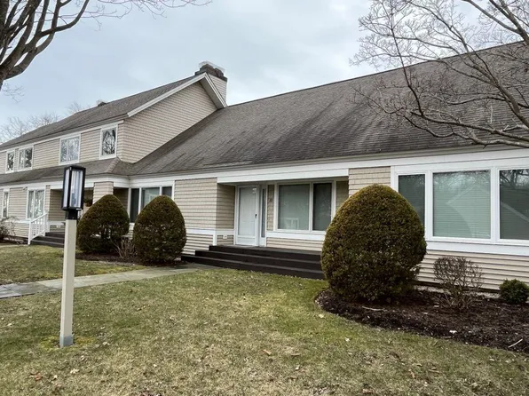 10 Whitney Ct, Narragansett, RI 02882