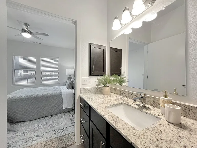 The Lantana Apartments — Photo 15