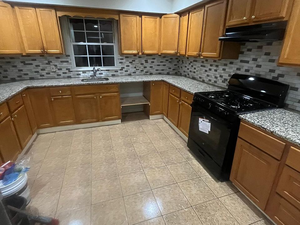 1st image of 85 Hedden Ter Floor 1