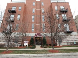 949 N Willard Ct APT 404, Chicago, IL