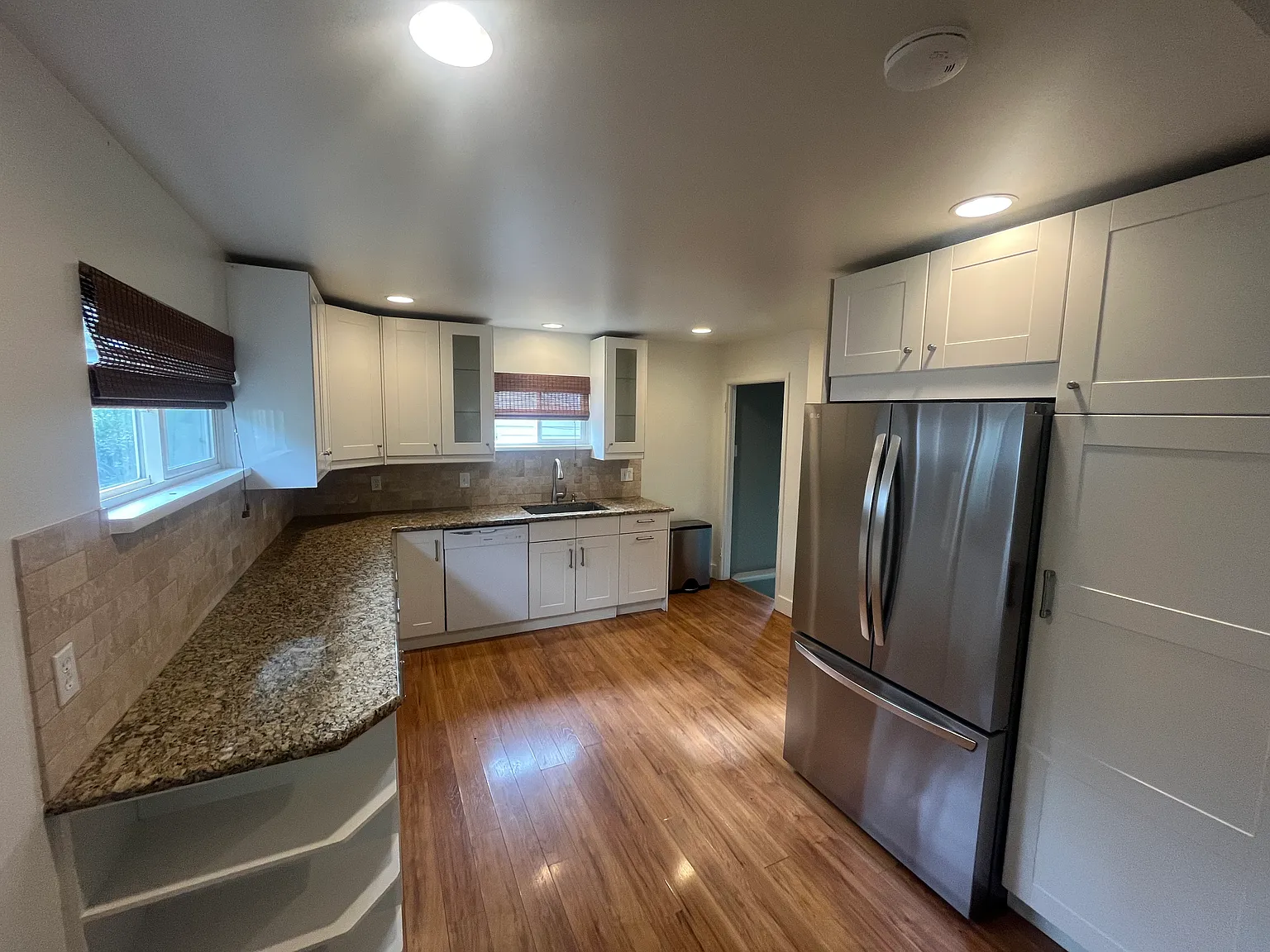 3 bed, 1051 sqft, $2,700 — Photo 1