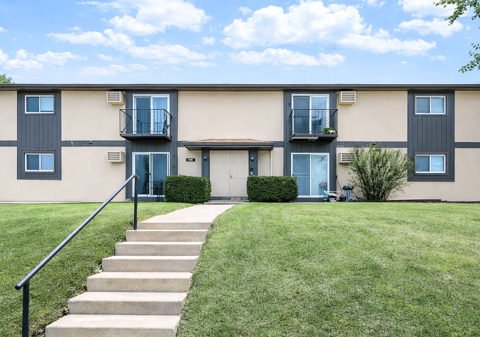 3 Bed, 1 Bath Apartment in Fitchburg, WI — Photo 1