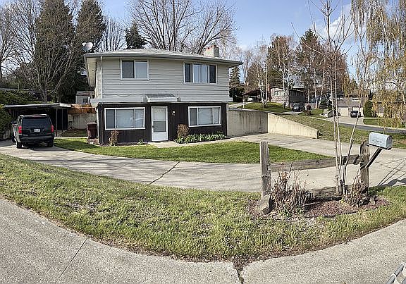 2nd image of 1335-1337 NW Hall Dr