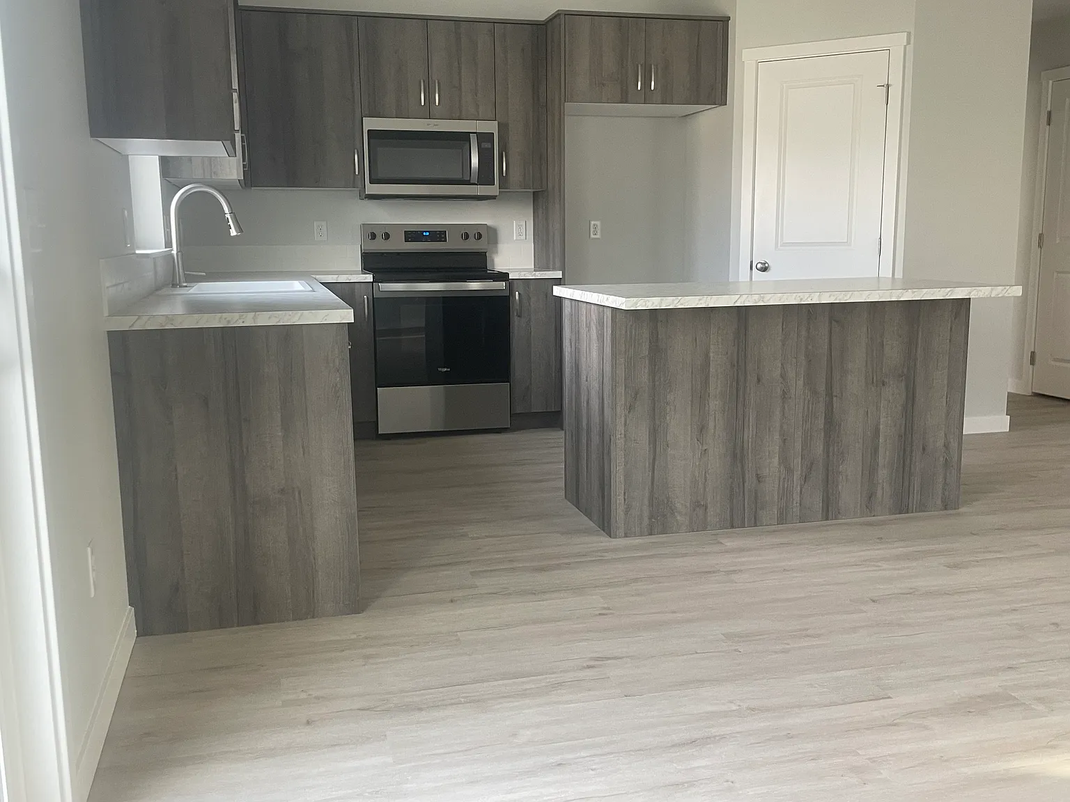 4 bed, 1997 sqft, $2,497 — Photo 4