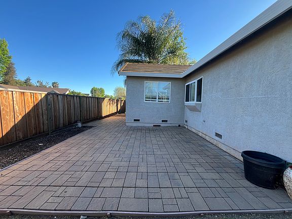 5th image of 705 Summer Cir