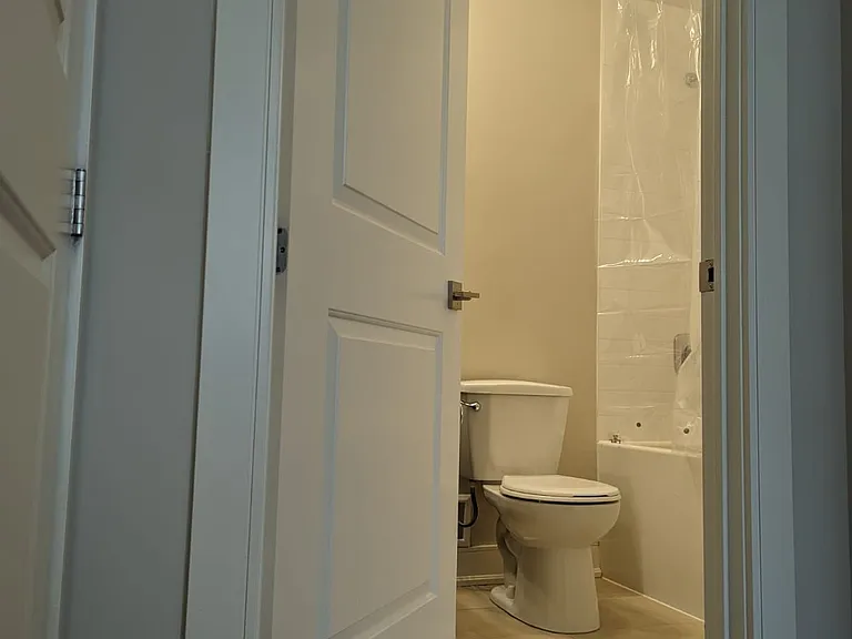 150 Main St W #304 — Photo 11