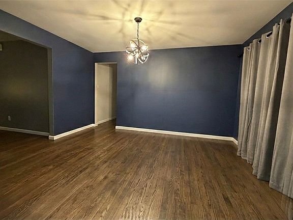 3rd image of 537 Blackhawk Rd