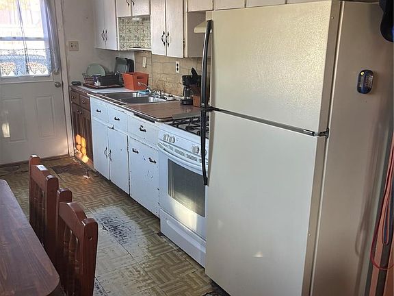 3rd image of 7630 Leyden Lane