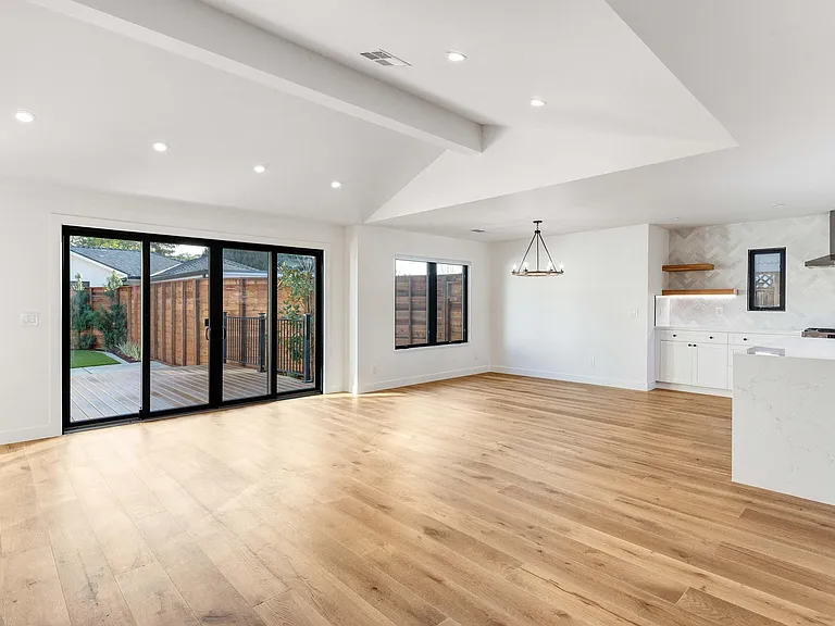 210 Tyler Ave — Photo 16