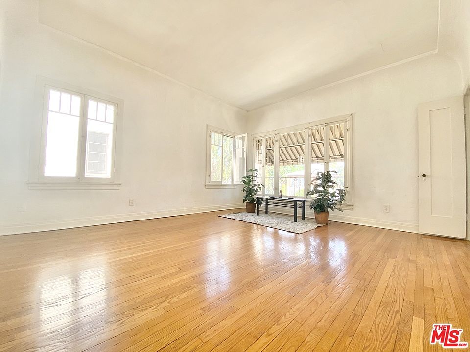 1st image of 427 N Genesee Ave #1/2