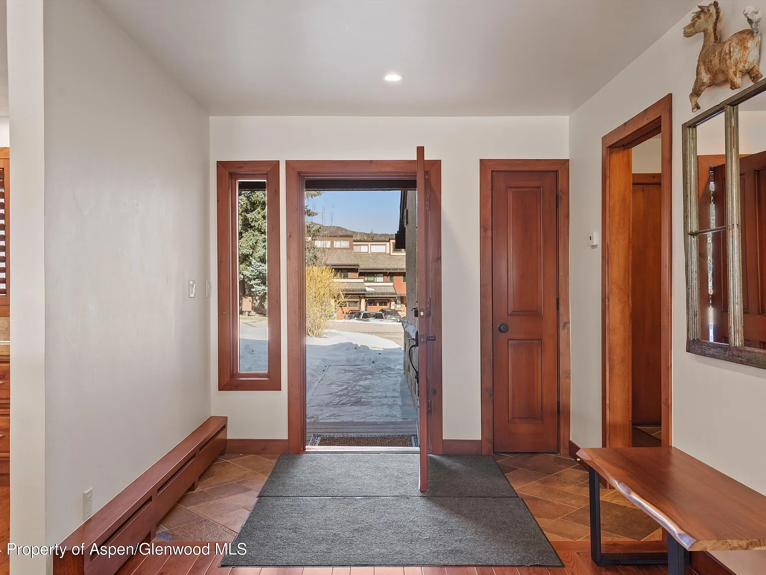 3 bed, 3.5 bath, 2531 sqft, $30,000 — Photo 2