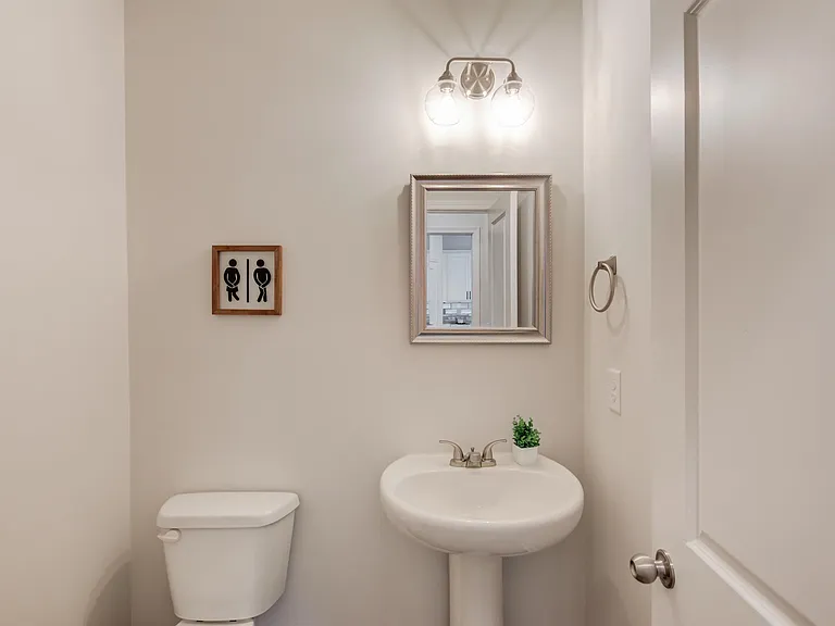 1290 Ainsworth Aly #1 — Photo 9