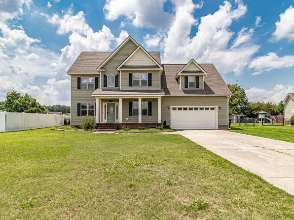 303 Glenn Laurel Dr, Pikeville, NC 27863