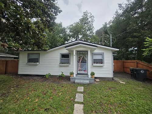 70 Robert St Photo 1