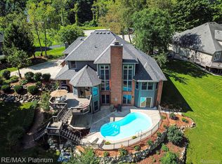 4841 Windswept Dr, Milford, MI