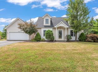 18 Hutton Cir, Churchville, NY 14428