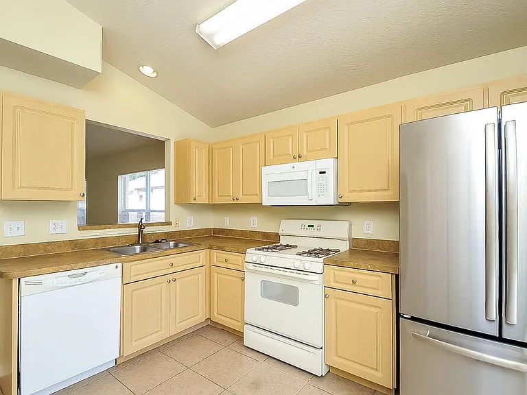 7426 Oxford Garden Cir — Photo 6