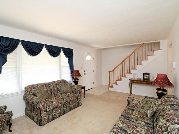 2nd image of 525 Hi Crest Dr