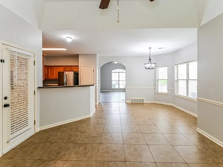 305 Garden Springs Dr — Photo 7