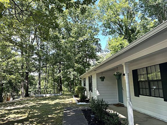 2nd image of 2733 Colonial Dr NE