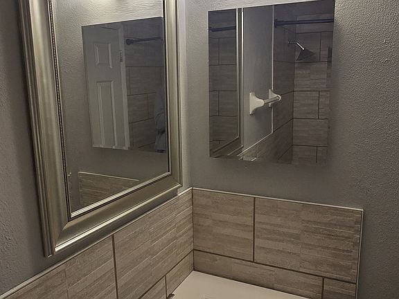2nd image of 2624 Roseland Ter APT 17